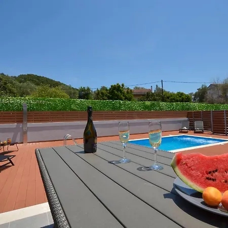 Bratou Villa